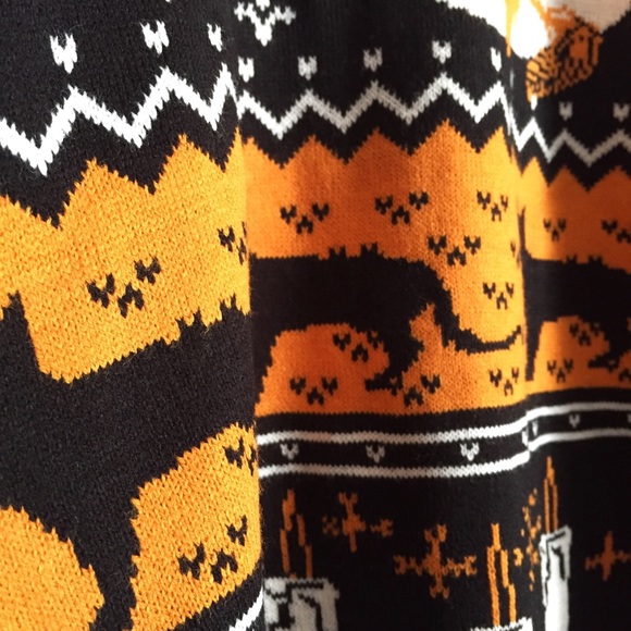 SOLD NWT Hocus Pocus Halloween Sweater - Picture 3 of 6